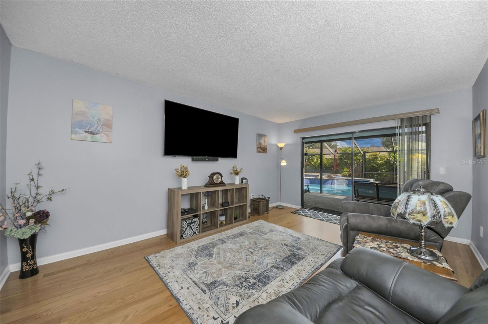 Image 5 of 62 For 415 Bayfield Drive