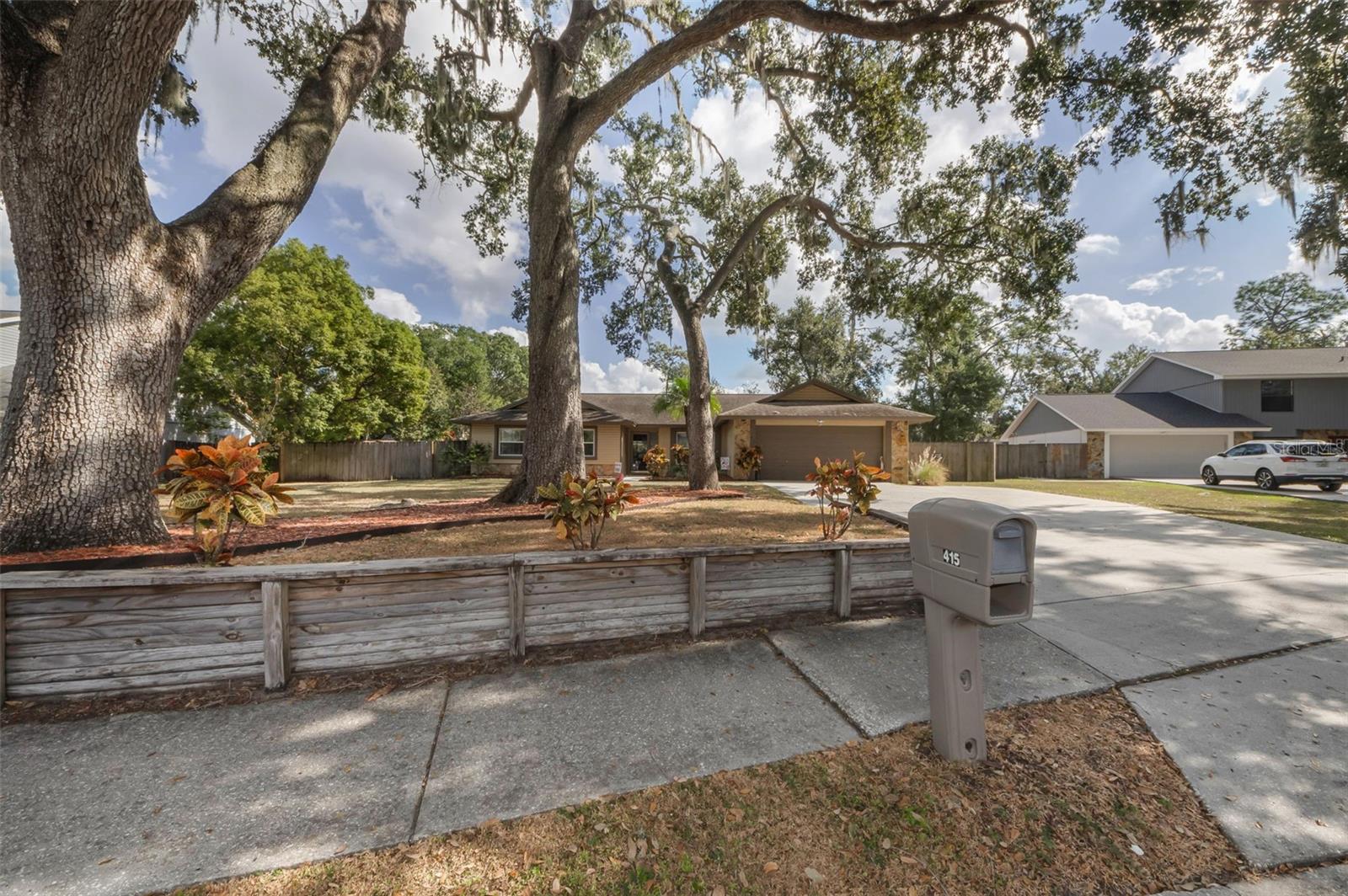 Image 9 of 62 For 415 Bayfield Drive