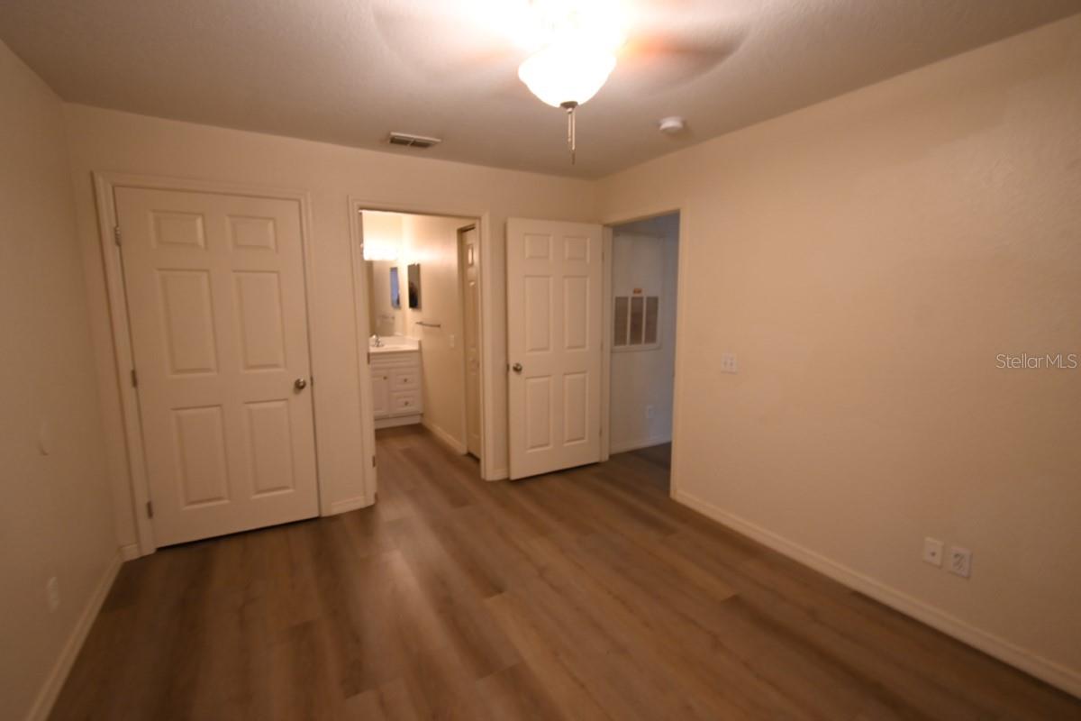 Listing photo id 11 for 36047 Deer Creek Drive 102