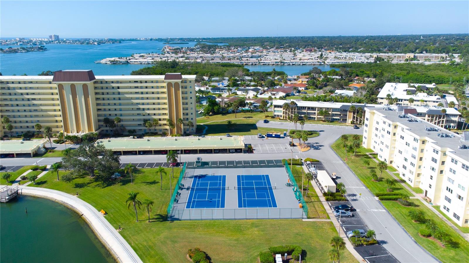 Image 27 of 32 For 4725 Cove  309