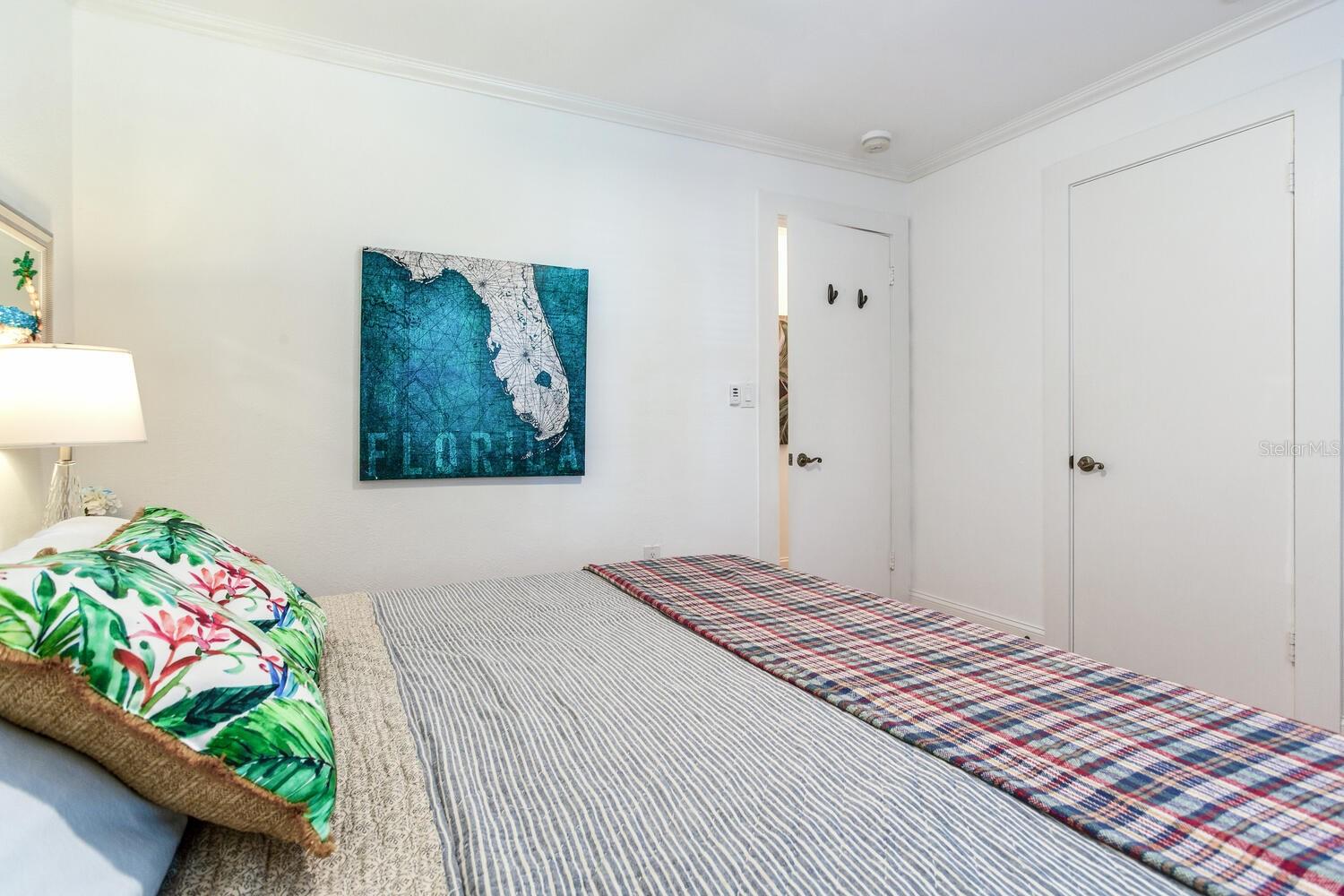 Image 34 of 73 For 1960 Lincoln Drive