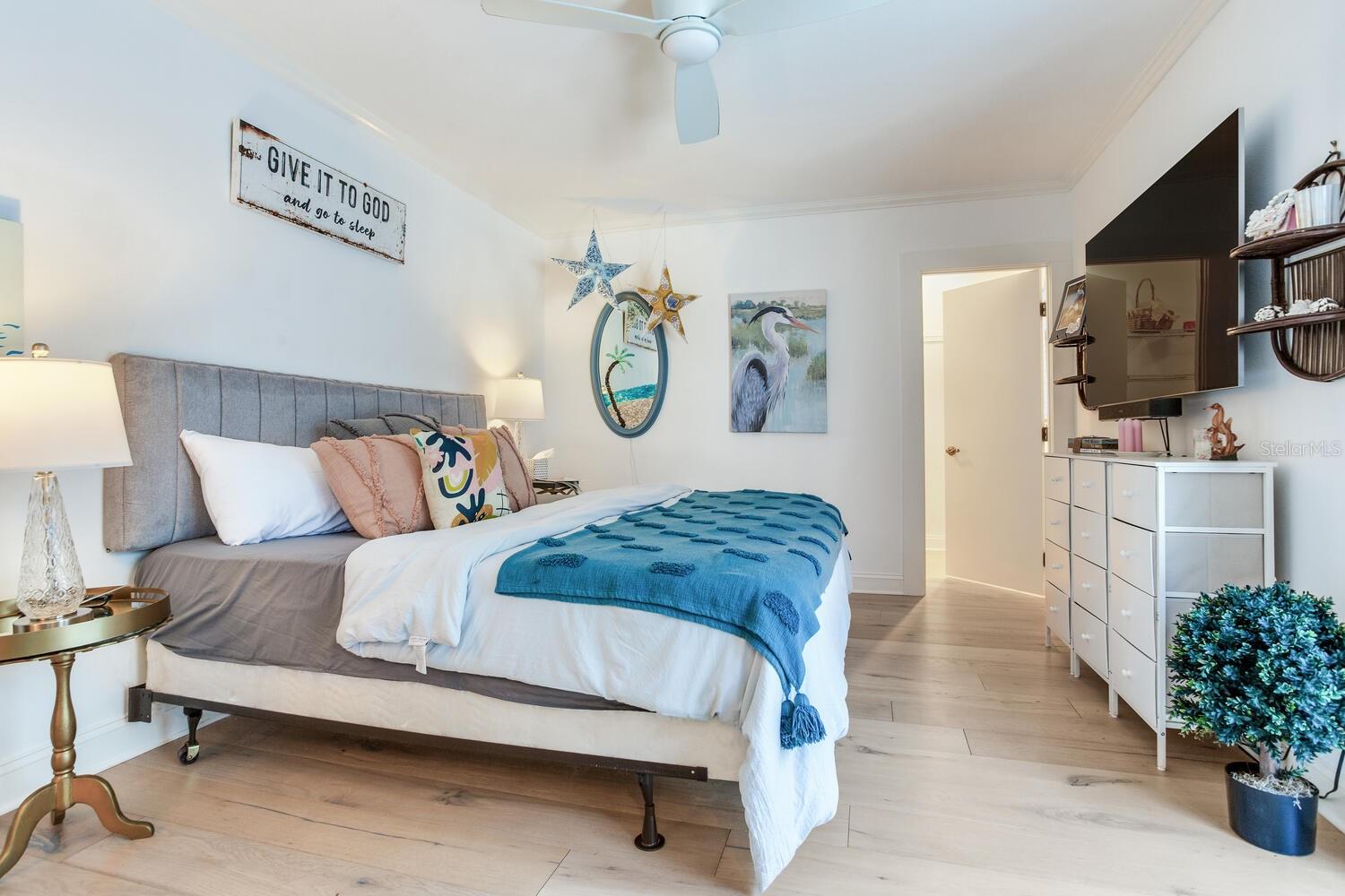 Image 37 of 73 For 1960 Lincoln Drive