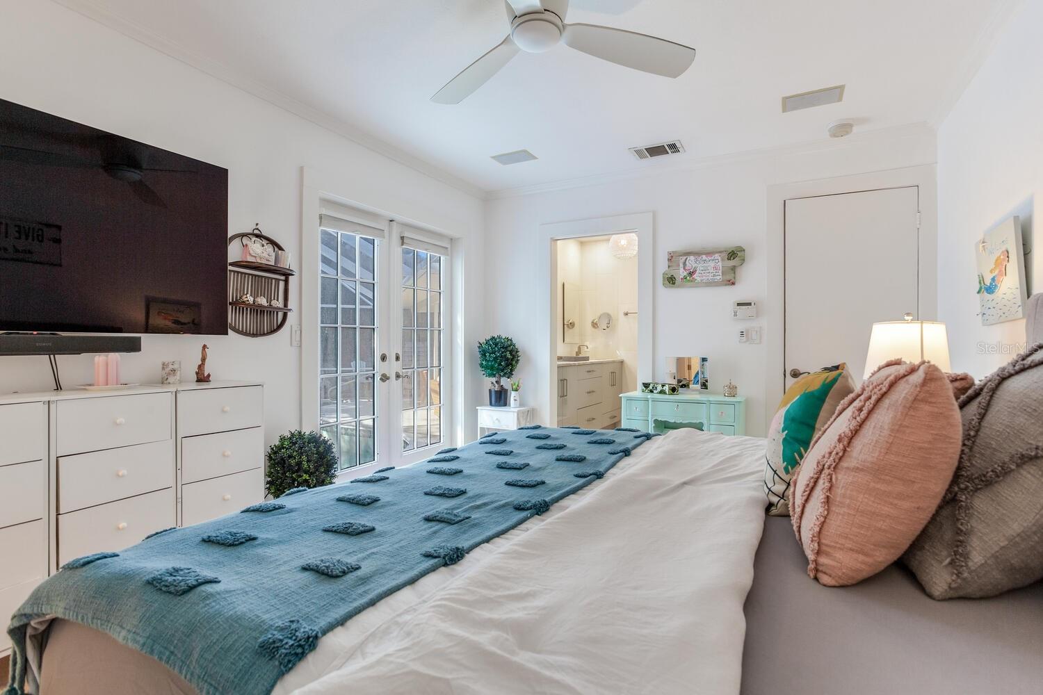 Image 38 of 73 For 1960 Lincoln Drive