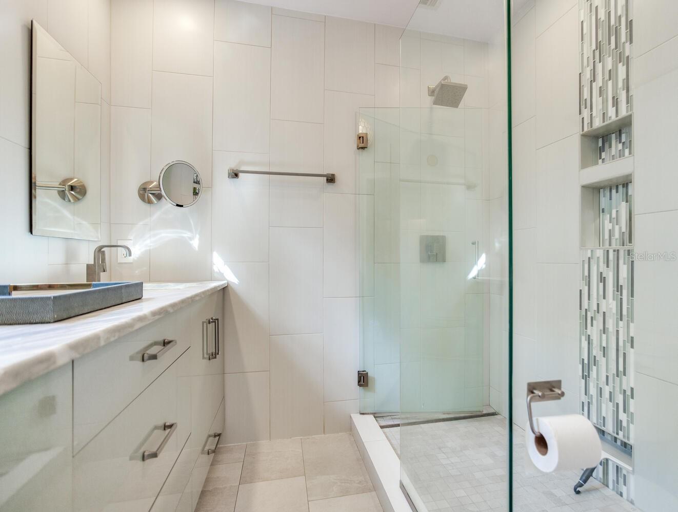 Image 41 of 73 For 1960 Lincoln Drive