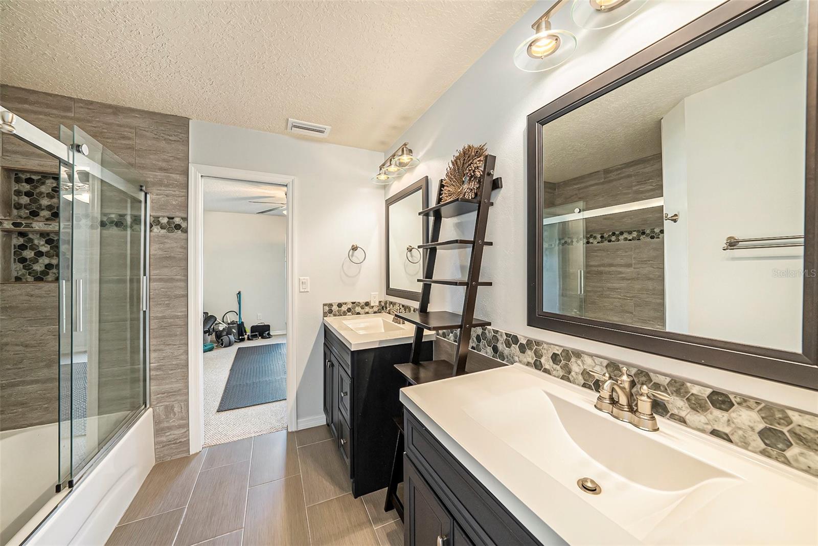 Image 25 of 44 For 15818 Fairchild Drive