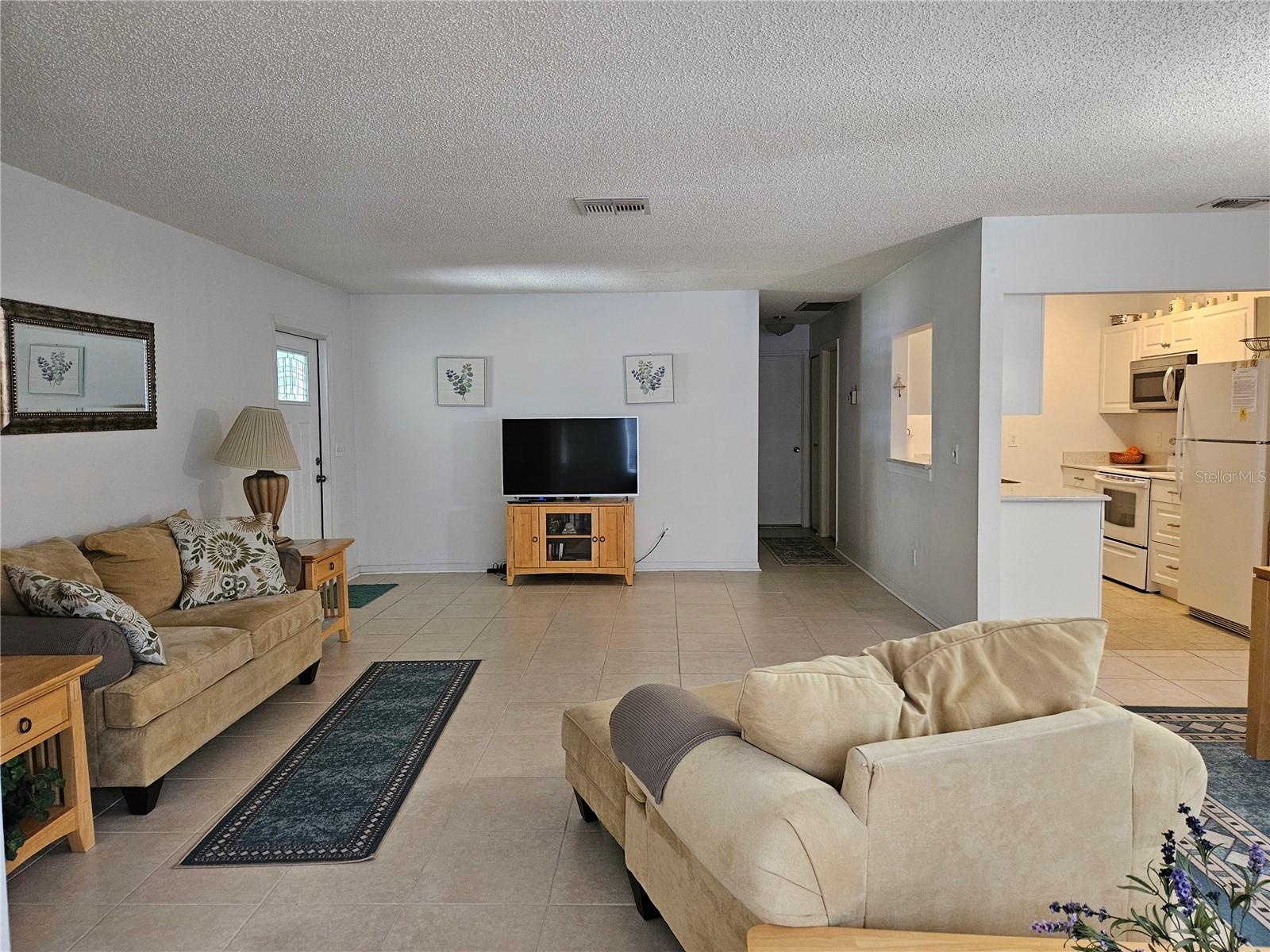 Image 7 of 31 For 304 Grayston Place