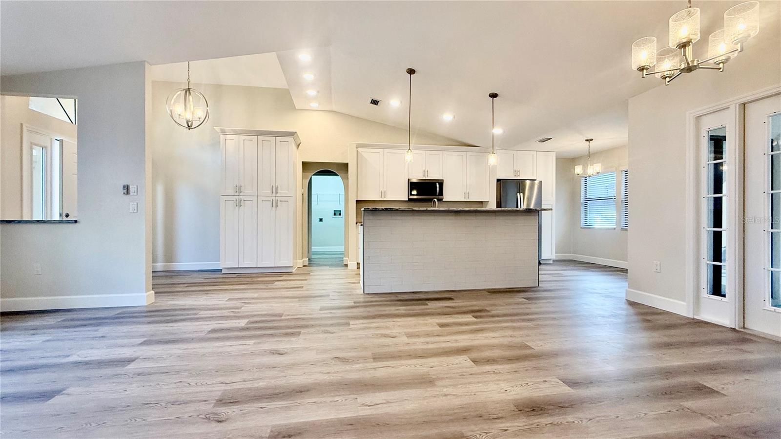 Image 12 of 40 For 18917 Parade Road