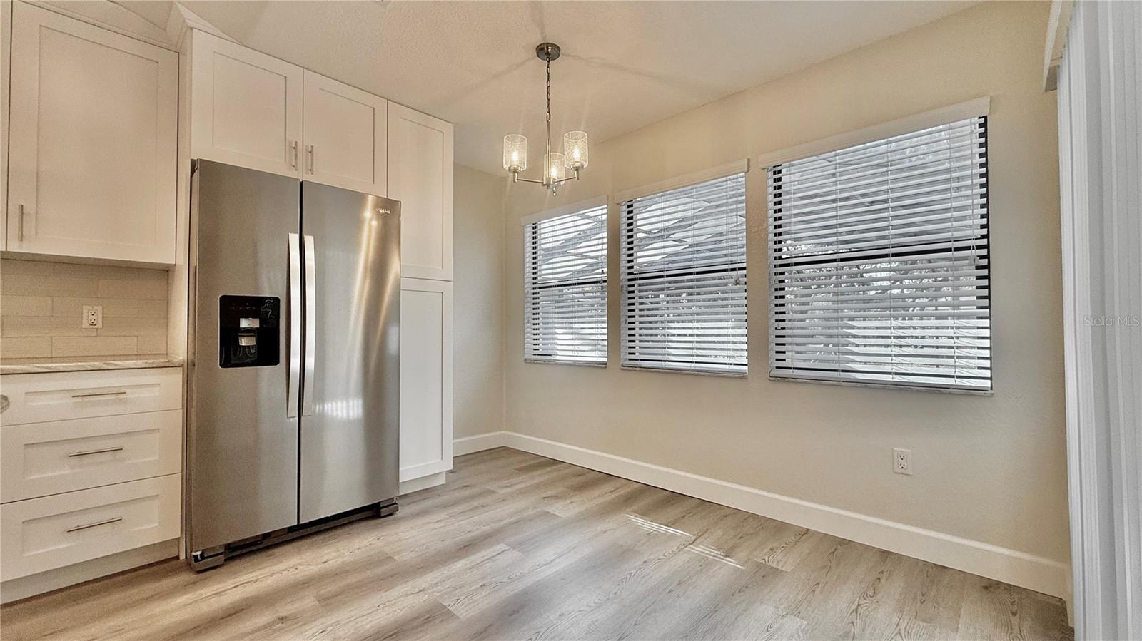 Image 17 of 40 For 18917 Parade Road