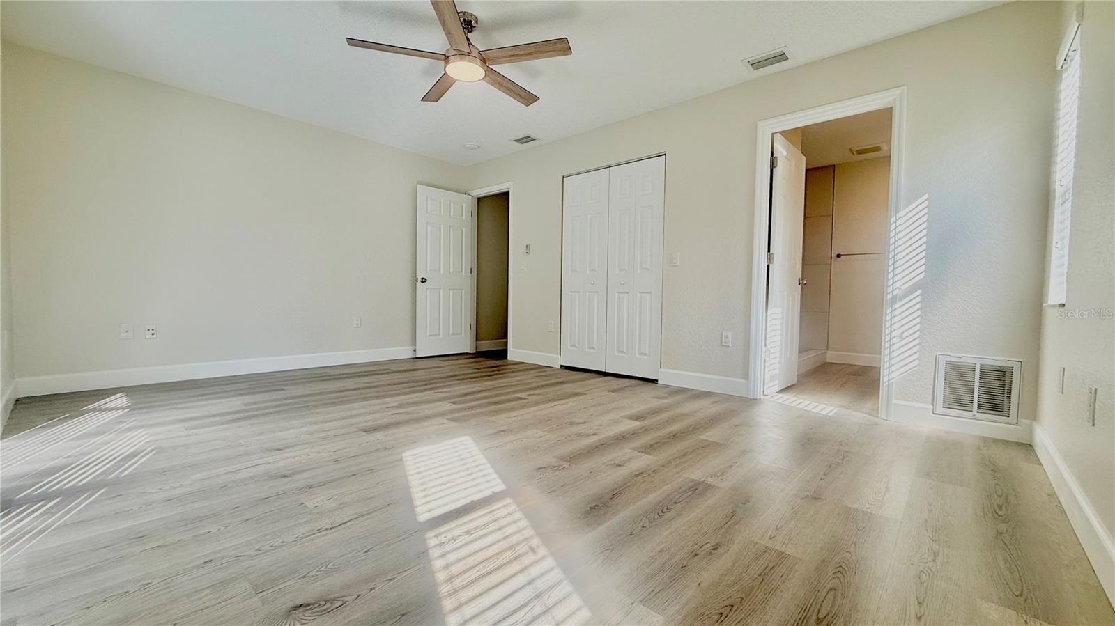 Image 19 of 40 For 18917 Parade Road