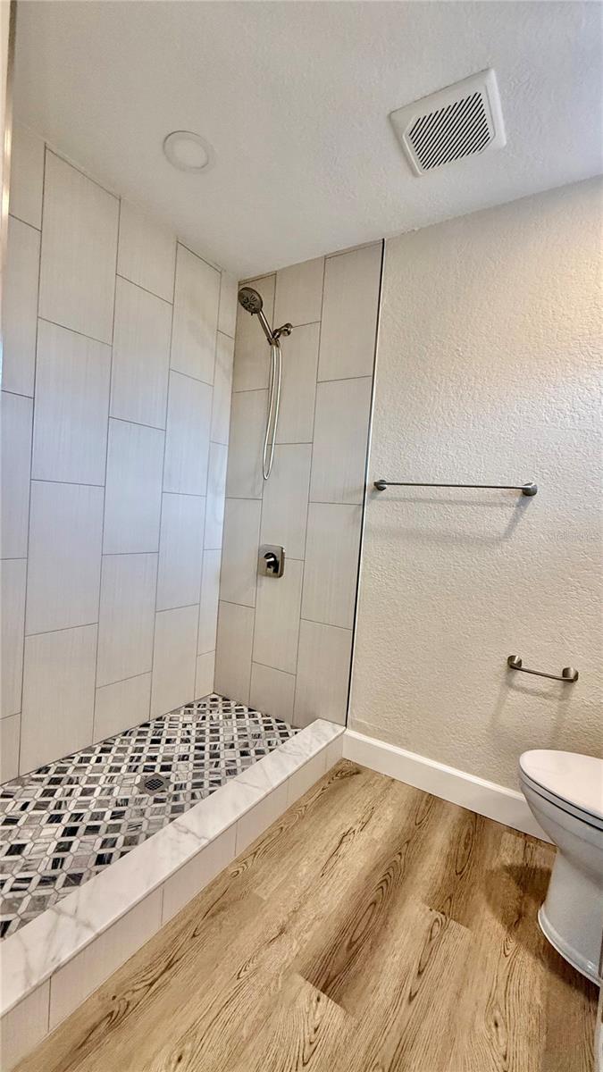 Image 23 of 40 For 18917 Parade Road