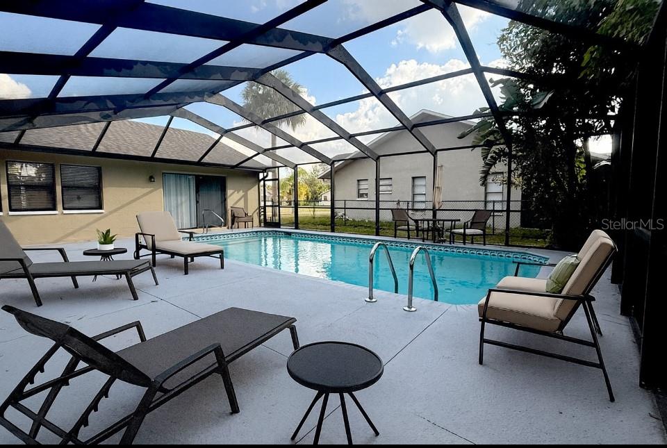 Image 33 of 40 For 18917 Parade Road