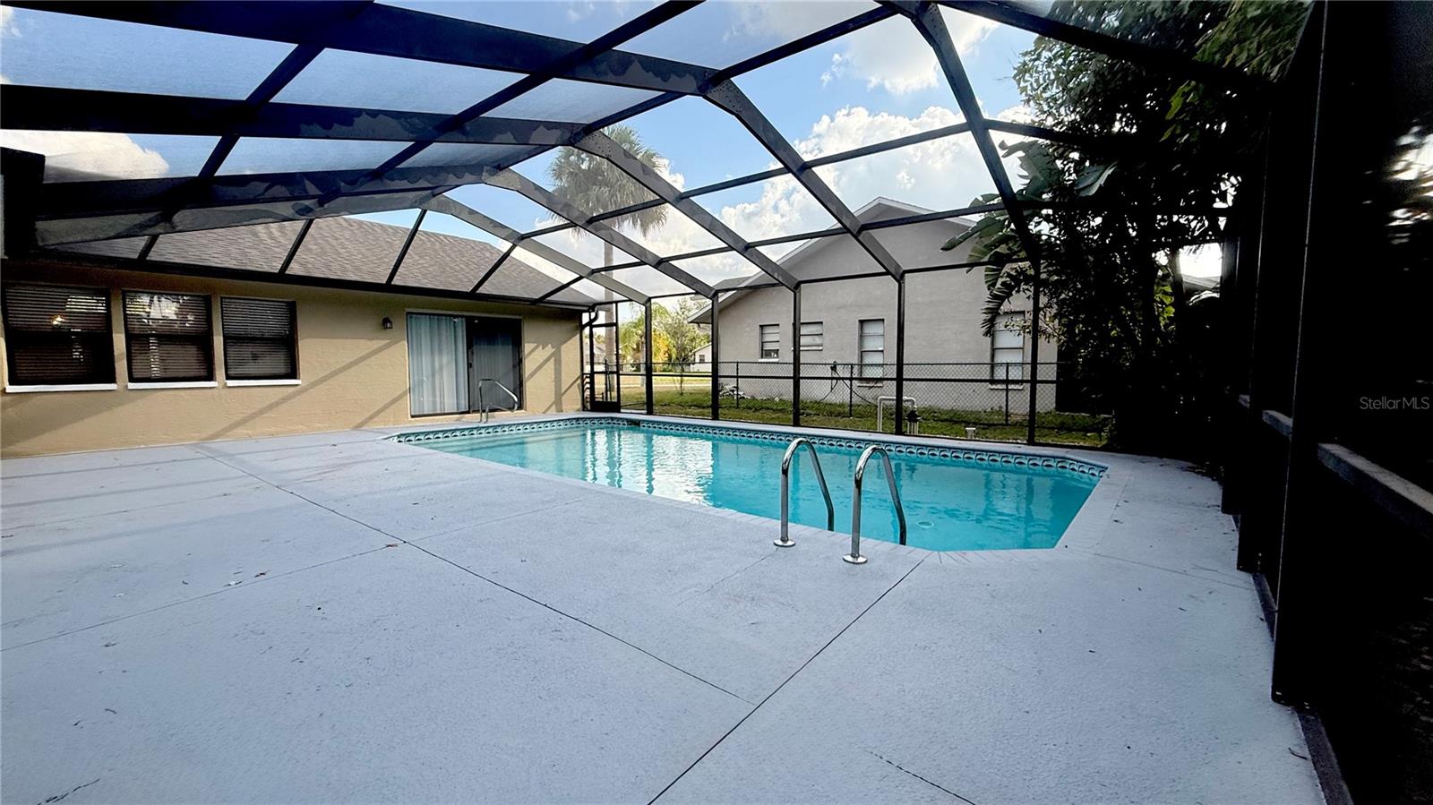 Image 34 of 40 For 18917 Parade Road