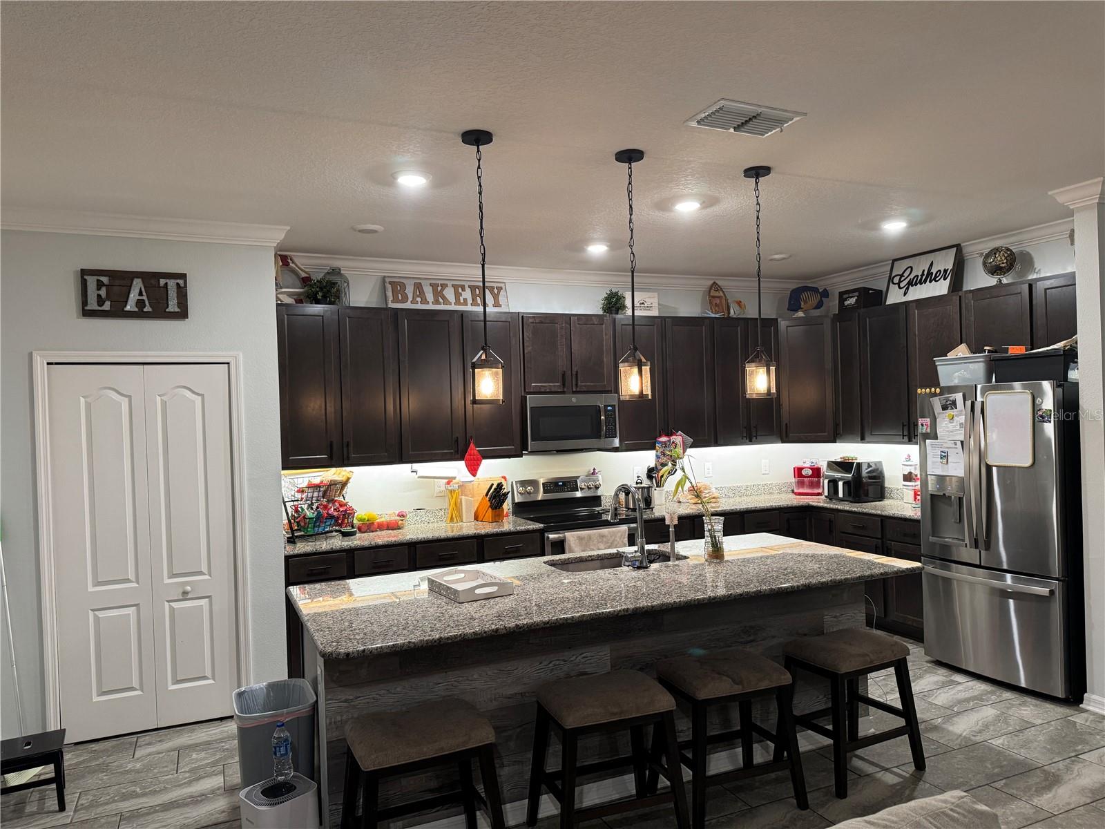 Listing photo id 20 for 12409 Brick Cobblestone Drive