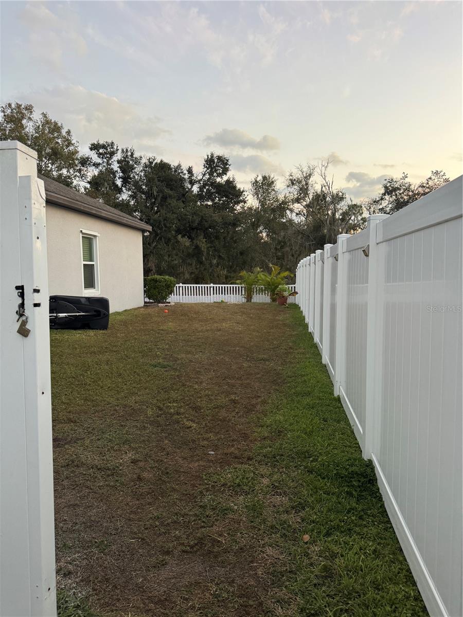 Listing photo id 2 for 12409 Brick Cobblestone Drive