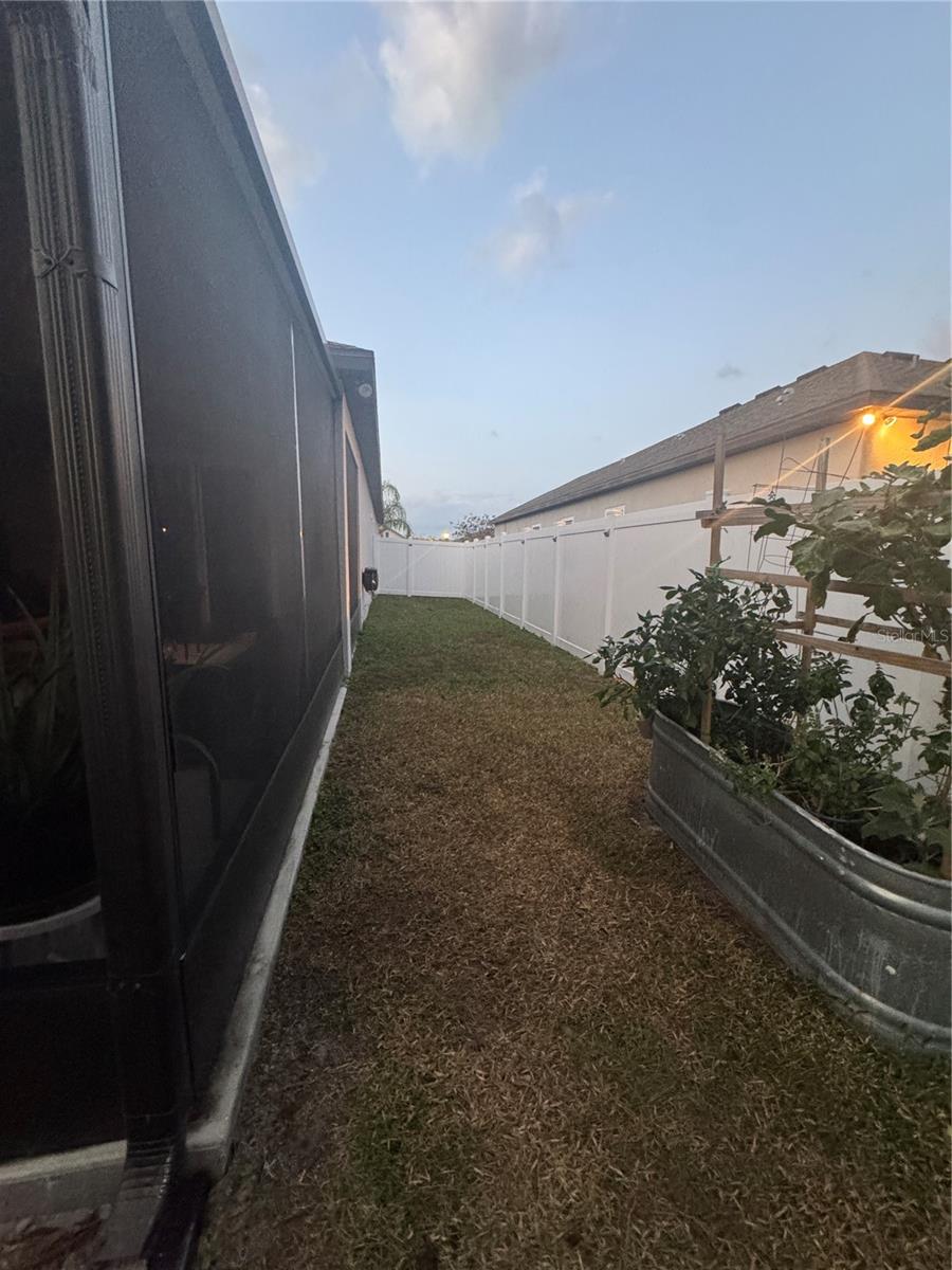 Listing photo id 4 for 12409 Brick Cobblestone Drive