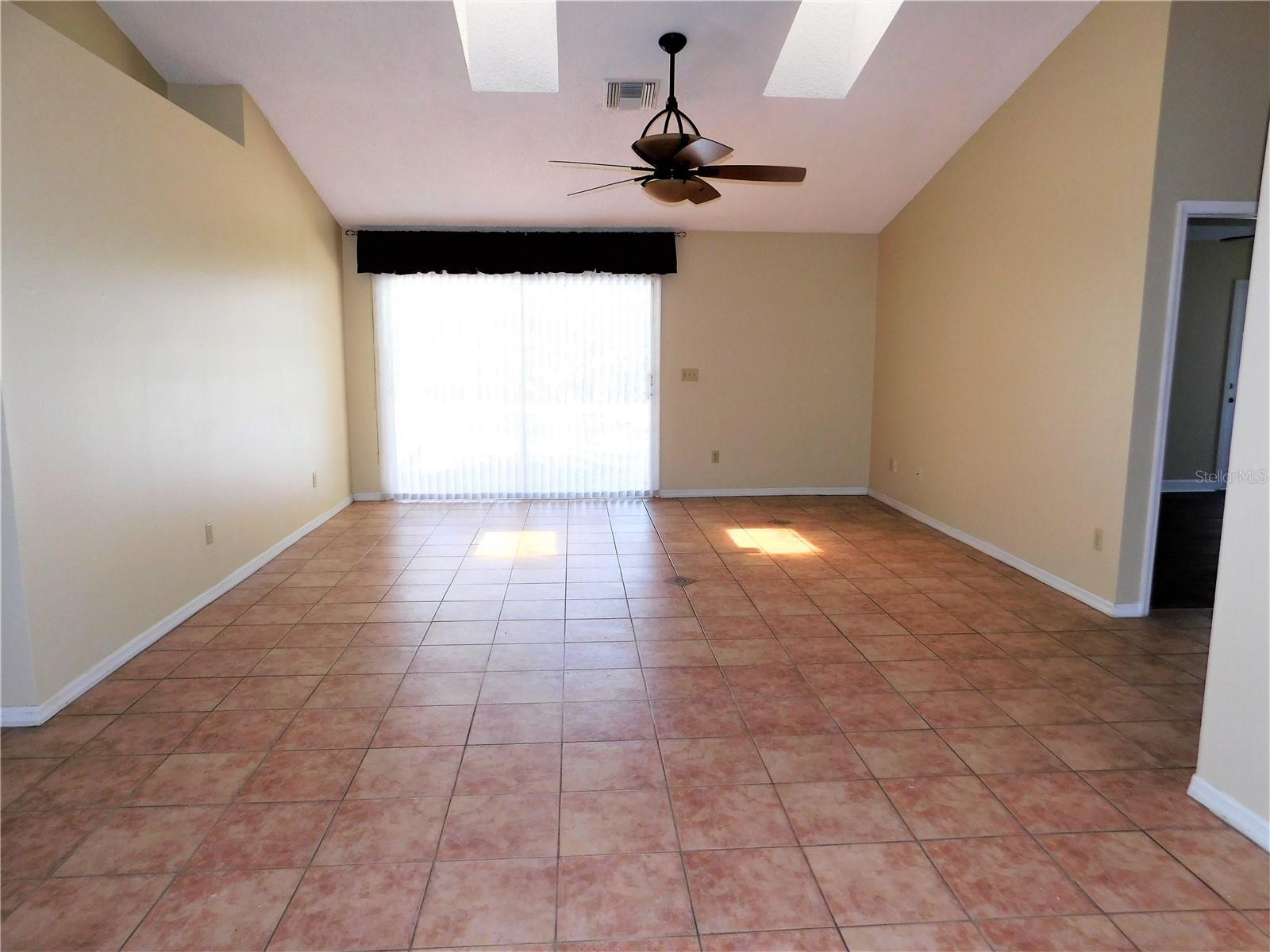 Image 5 of 25 For 9353 Via Segovia