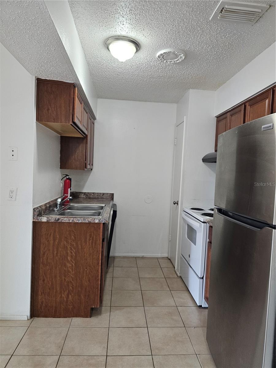 Image 5 of 15 For 247 Thorn Tree Place 247