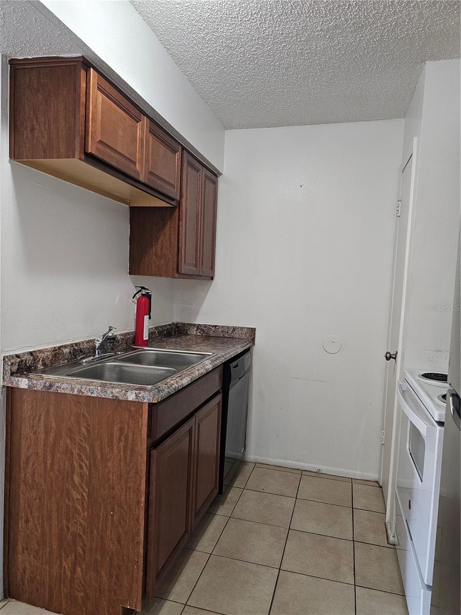 Image 7 of 15 For 247 Thorn Tree Place 247