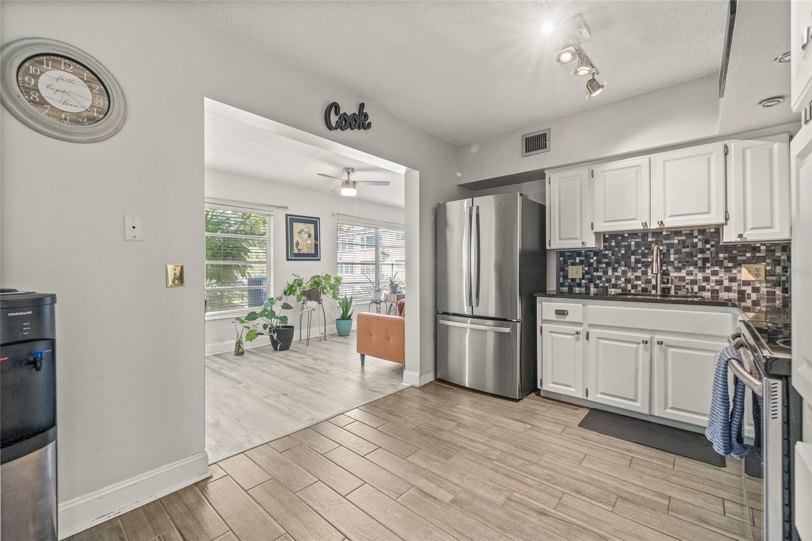 Image 10 of 42 For 2416 World Parkway Boulevard 26