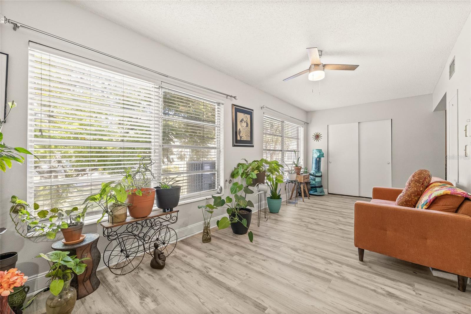 Image 15 of 42 For 2416 World Parkway Boulevard 26