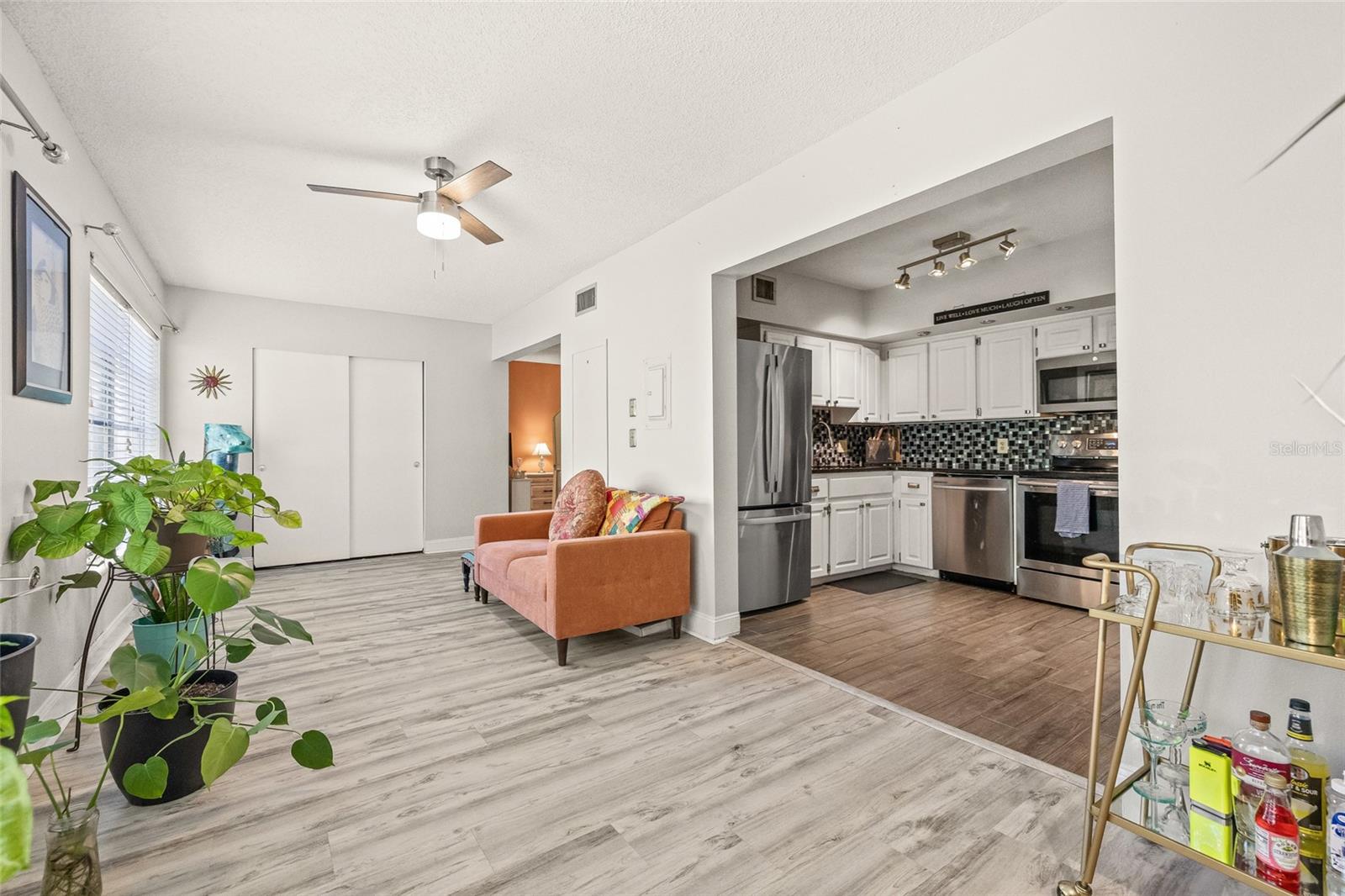 Image 16 of 42 For 2416 World Parkway Boulevard 26