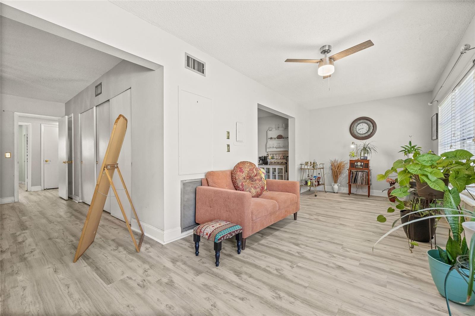 Image 17 of 42 For 2416 World Parkway Boulevard 26