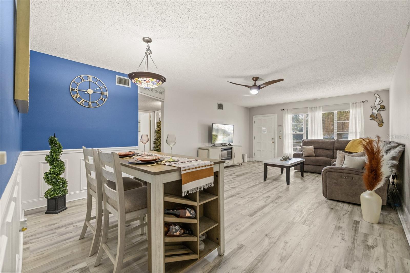 Image 4 of 42 For 2416 World Parkway Boulevard 26