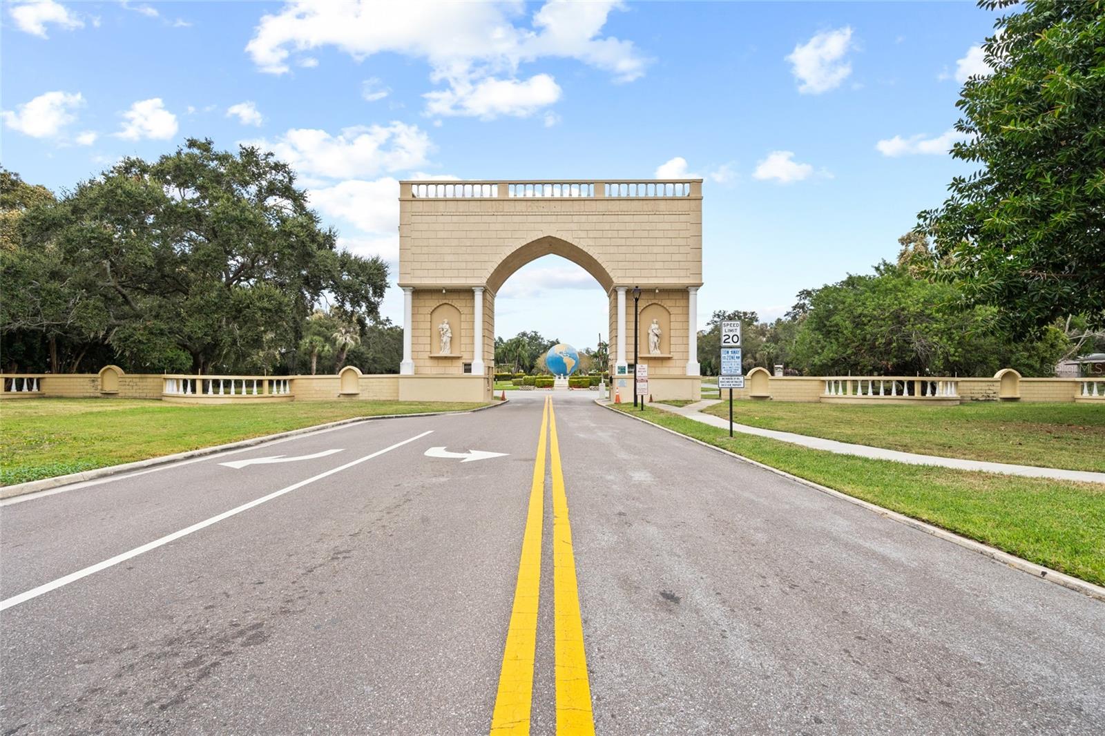 Image 40 of 42 For 2416 World Parkway Boulevard 26