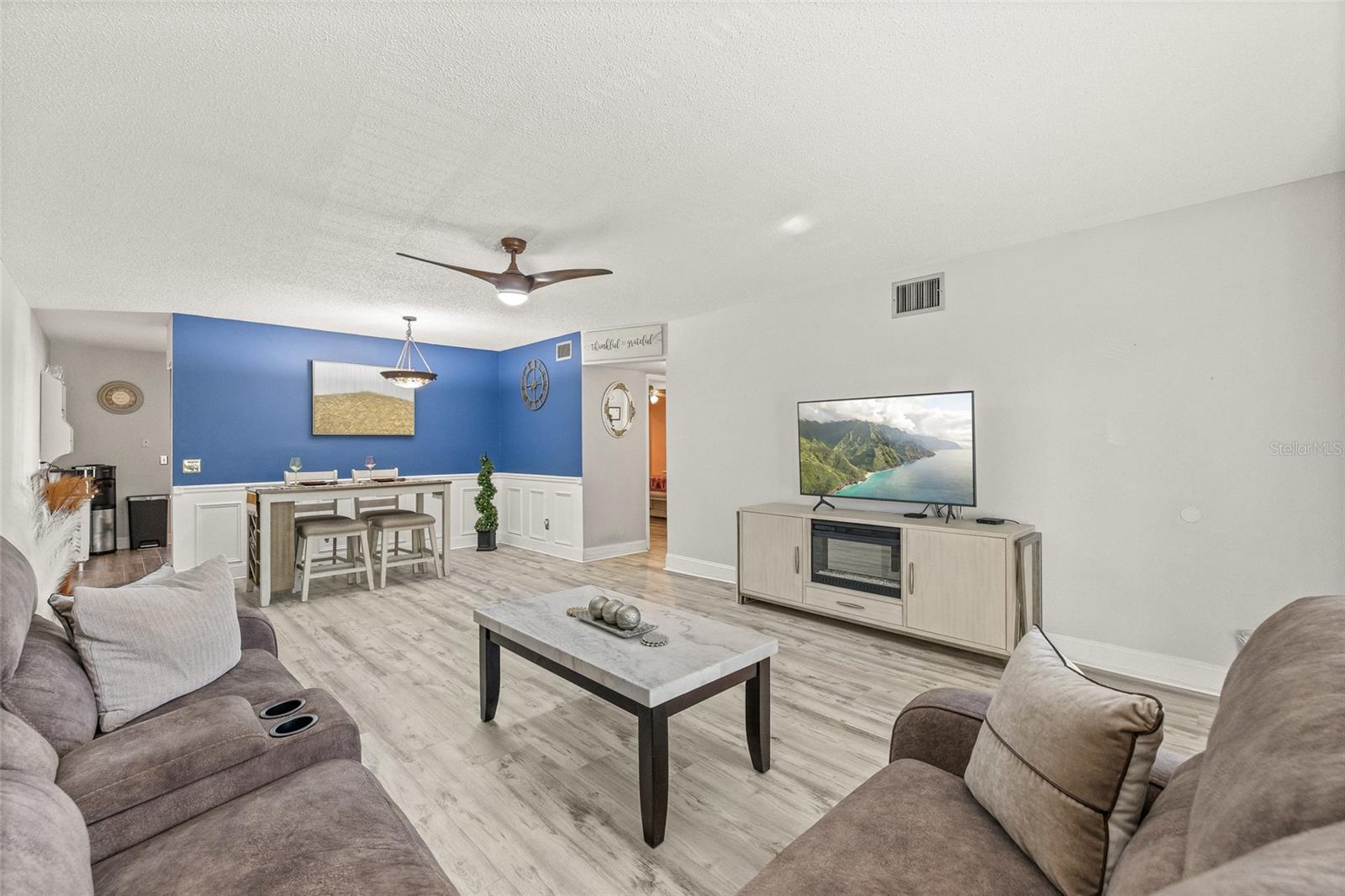 Image 7 of 42 For 2416 World Parkway Boulevard 26