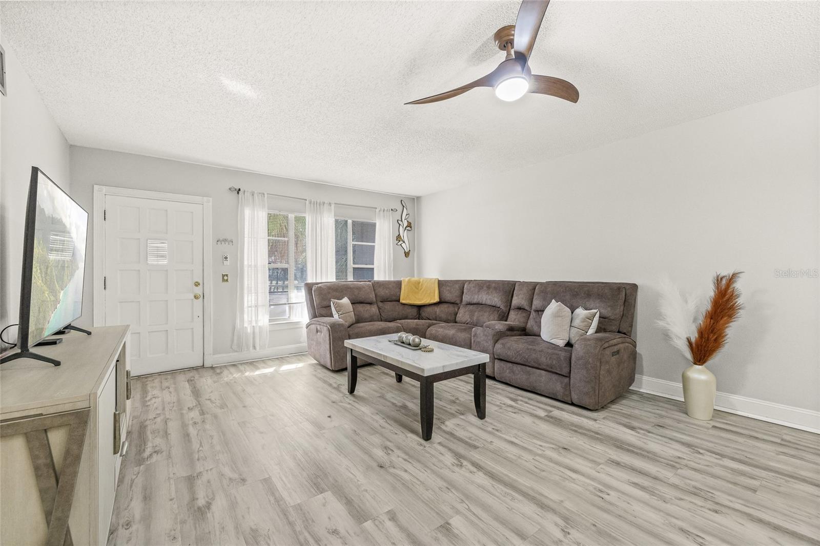 Image 8 of 42 For 2416 World Parkway Boulevard 26