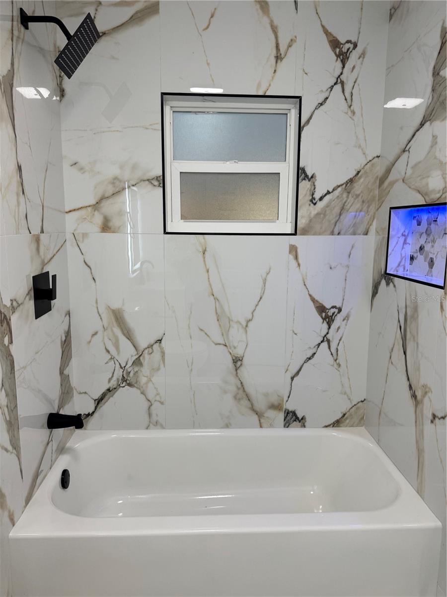 Image 18 of 72 For 4819 21st Avenue S