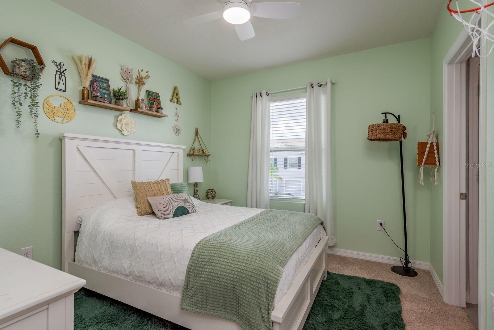 Image 26 of 46 For 16168 Glowing Grove Avenue