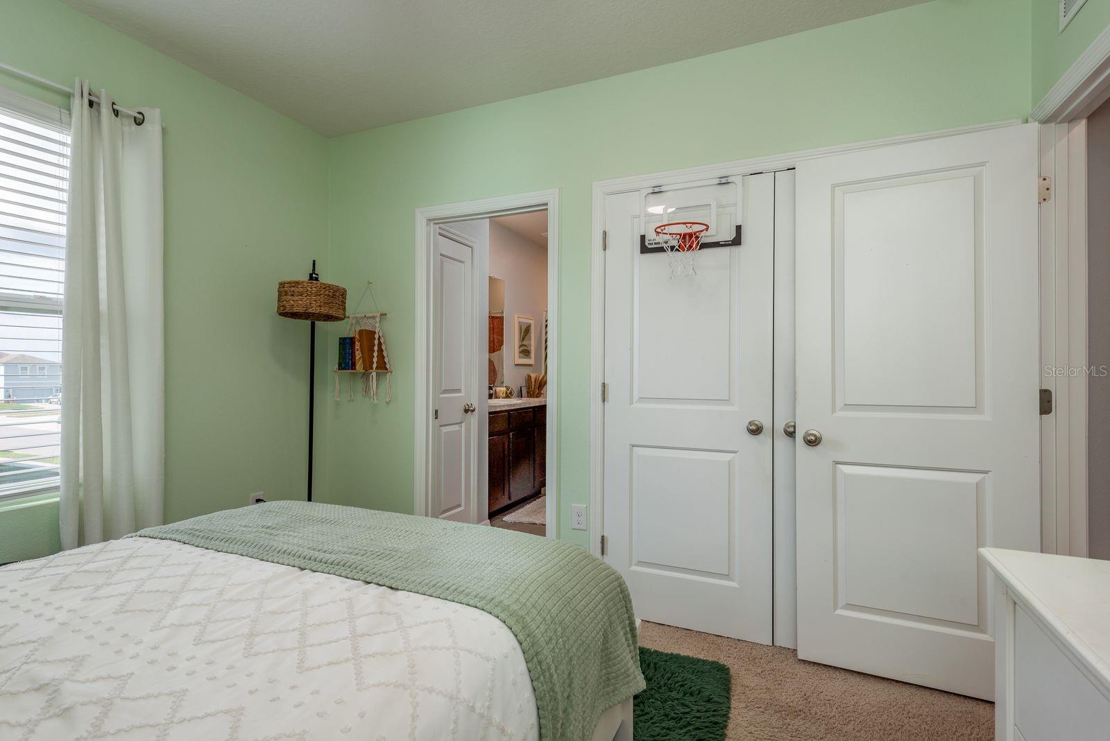 Image 27 of 46 For 16168 Glowing Grove Avenue