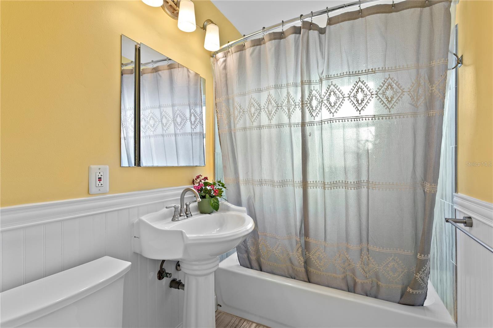 Image 17 of 32 For 2444 35th Street N