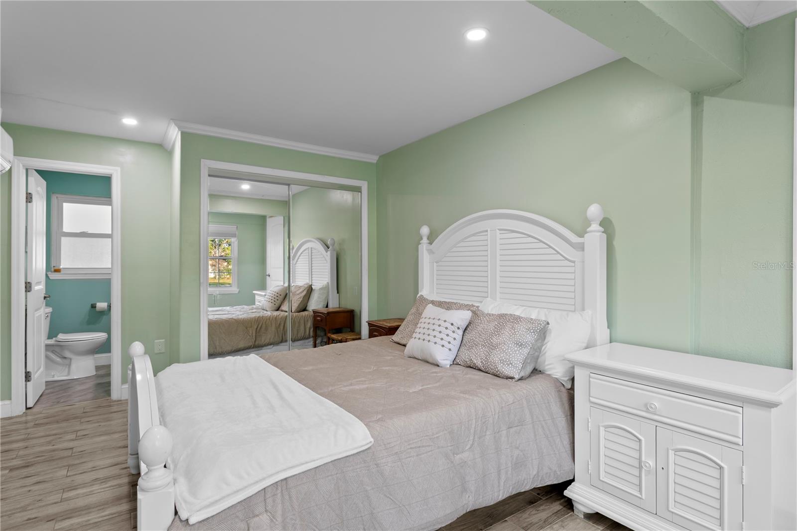 Image 20 of 32 For 2444 35th Street N