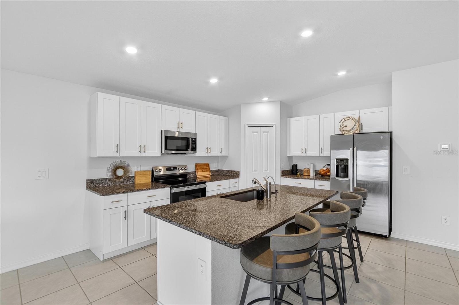 Image 5 of 20 For 13084 Garnet Raspberry Ave