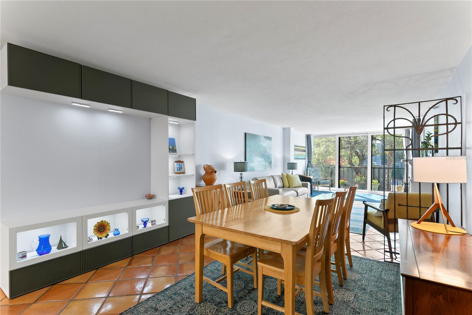 Image 11 of 42 For 201 Laurel Street 212