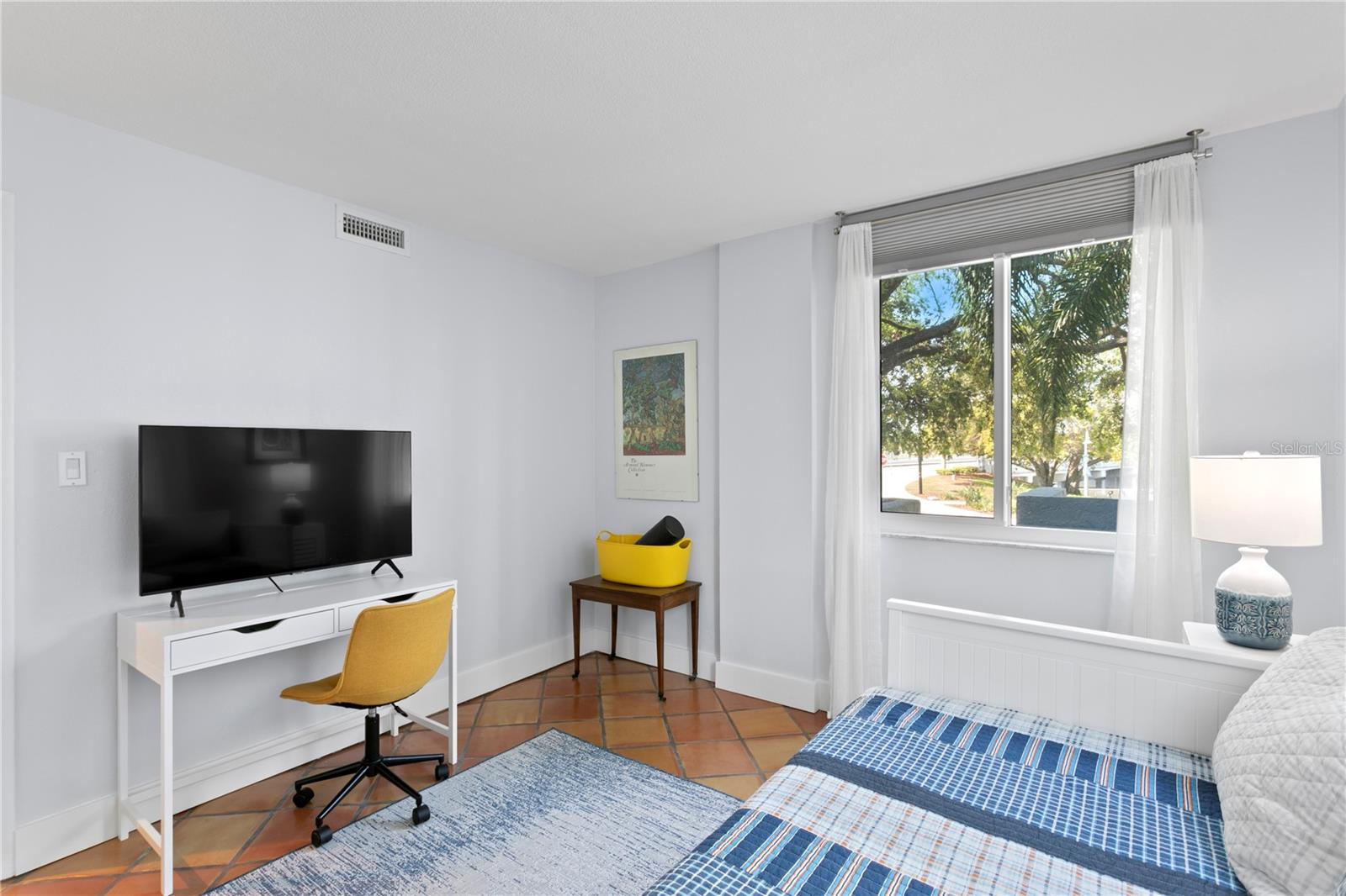 Image 25 of 42 For 201 Laurel Street 212