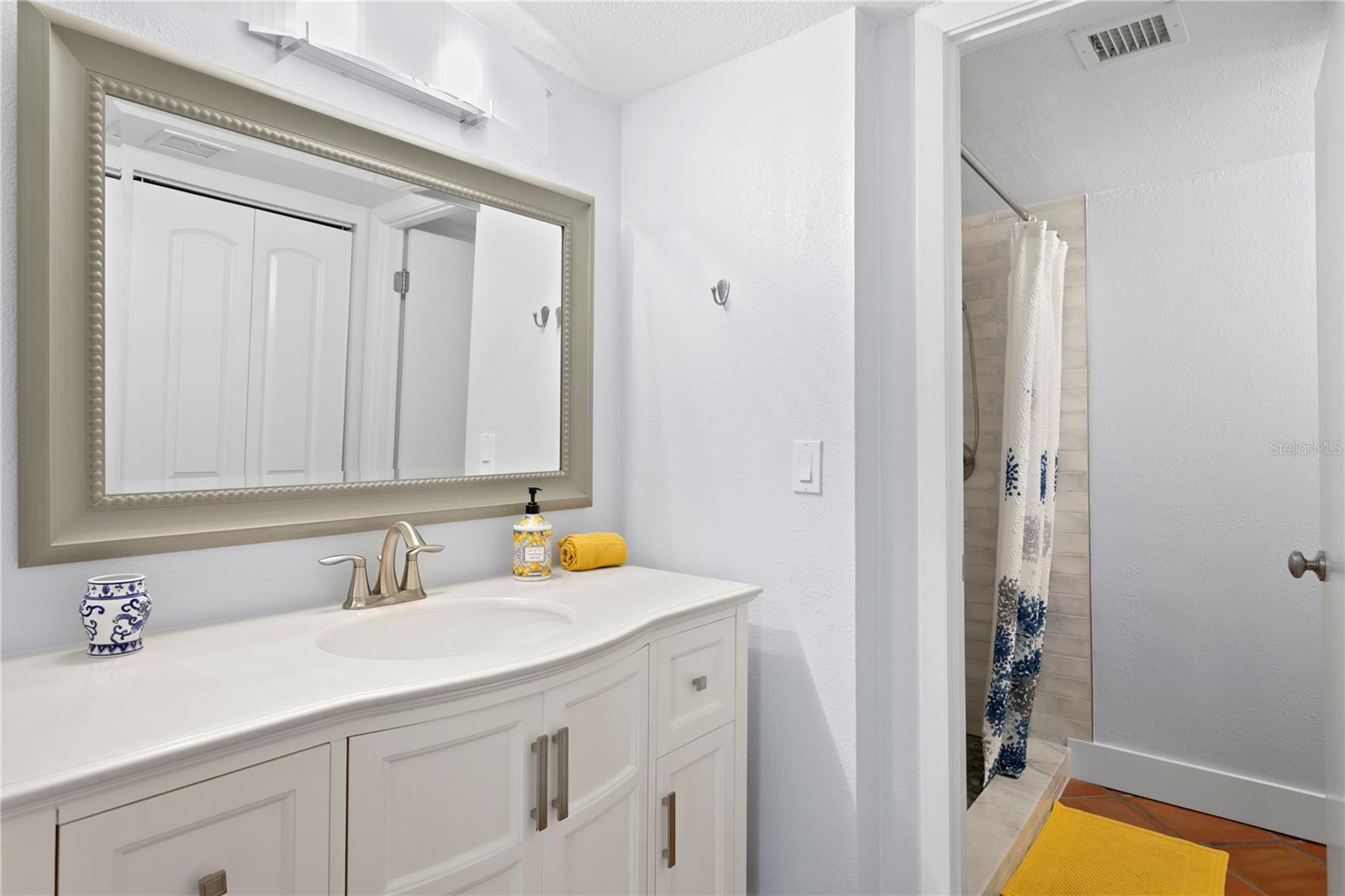 Image 29 of 42 For 201 Laurel Street 212