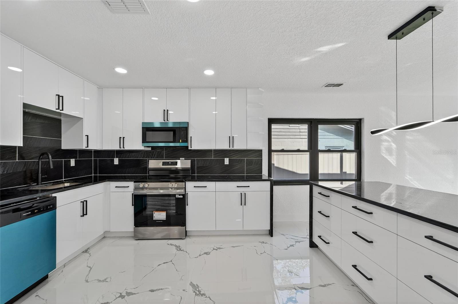 Image 20 of 100 For 4712 Serena Drive