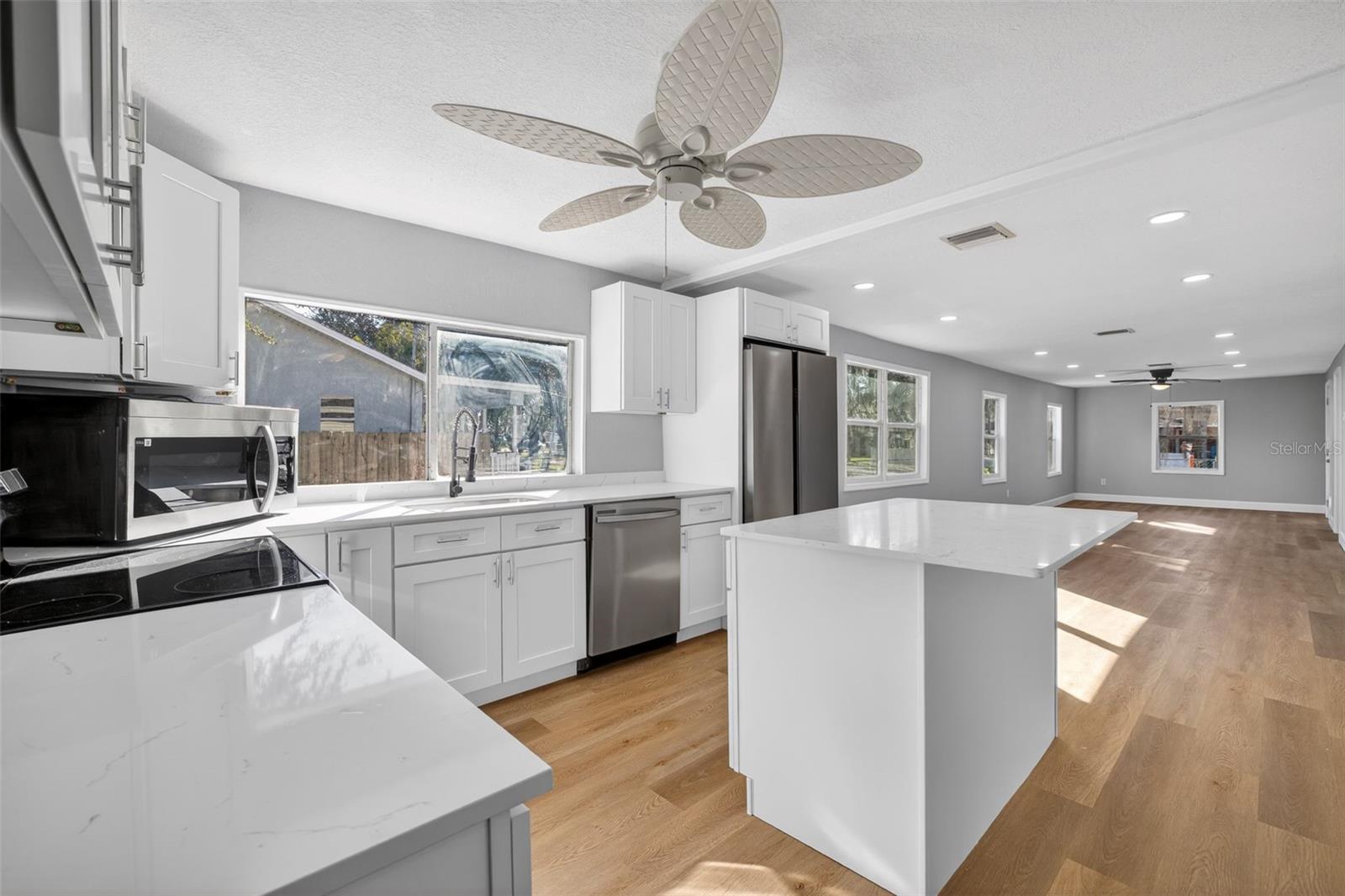 Listing photo id 8 for 806 Whitehurst Road