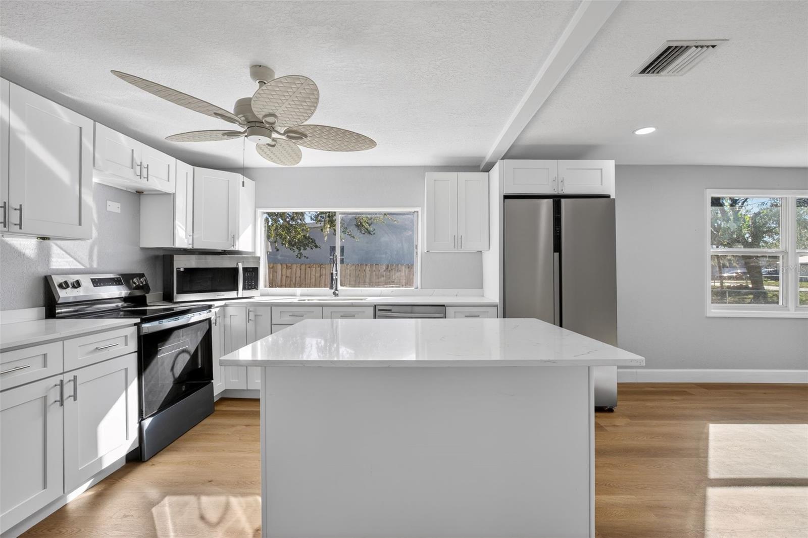 Listing photo id 9 for 806 Whitehurst Road