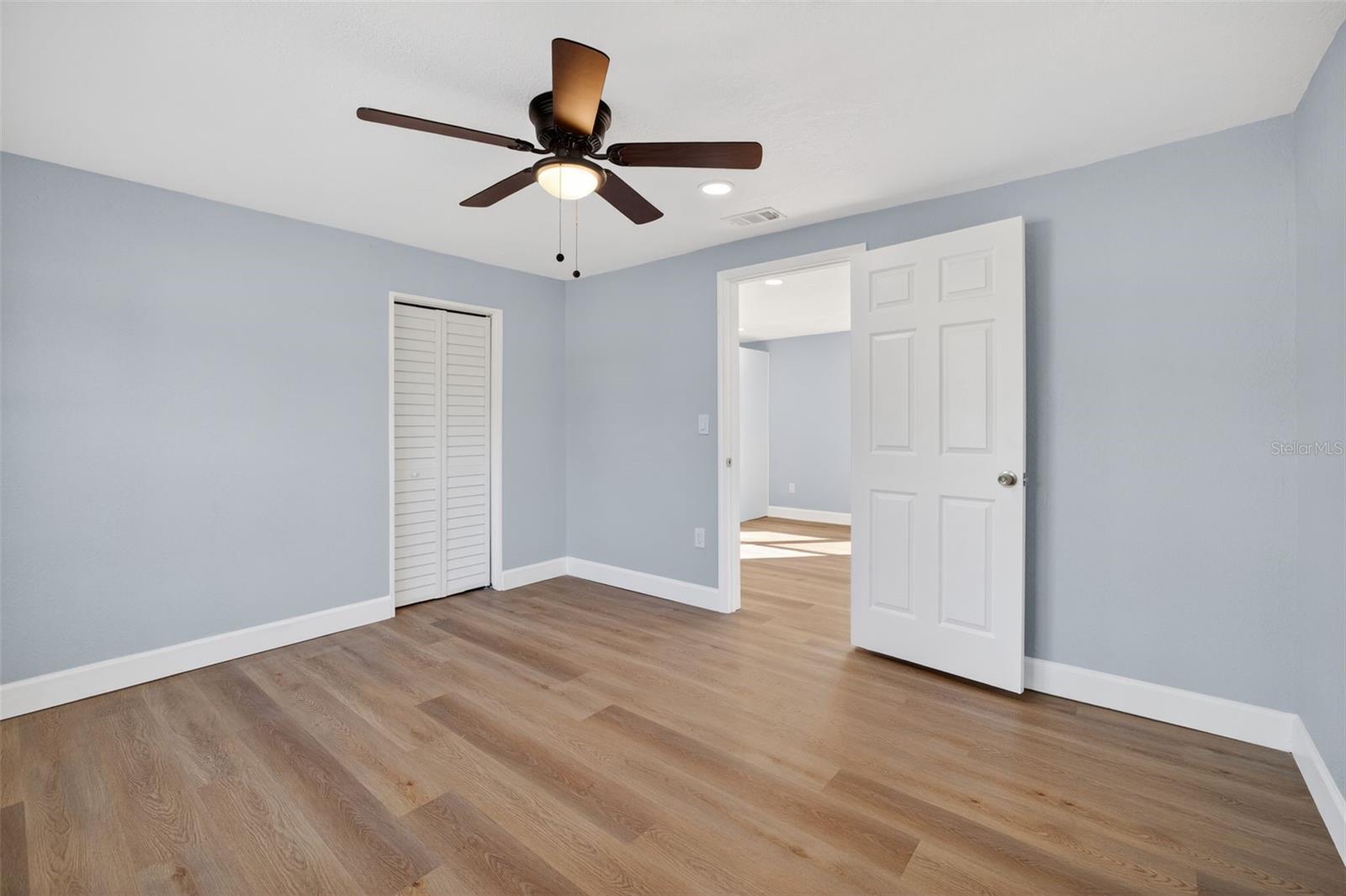 Listing photo id 10 for 806 Whitehurst Road