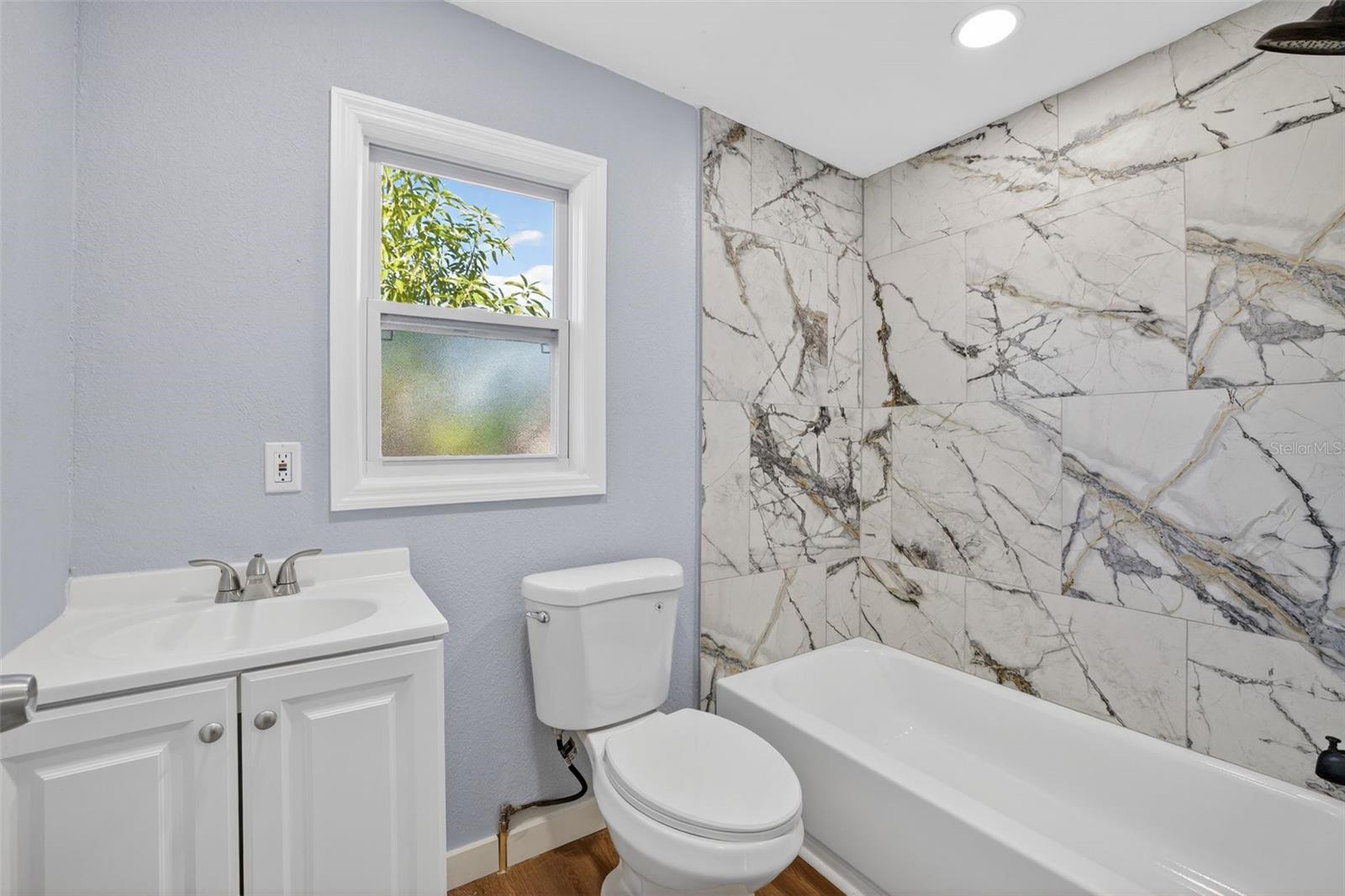 Listing photo id 14 for 806 Whitehurst Road