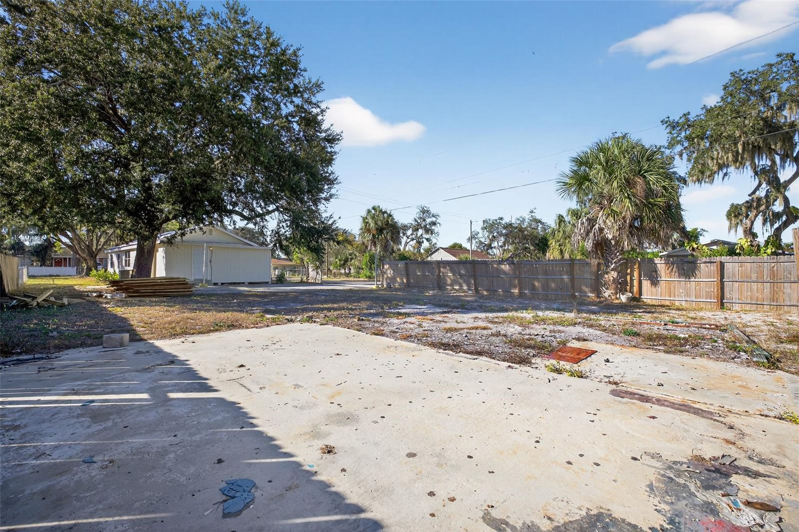 Listing photo id 17 for 806 Whitehurst Road