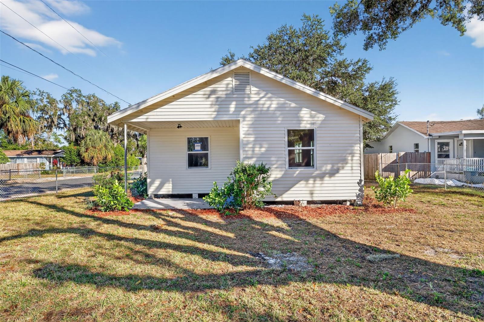 Listing photo id 0 for 806 Whitehurst Road