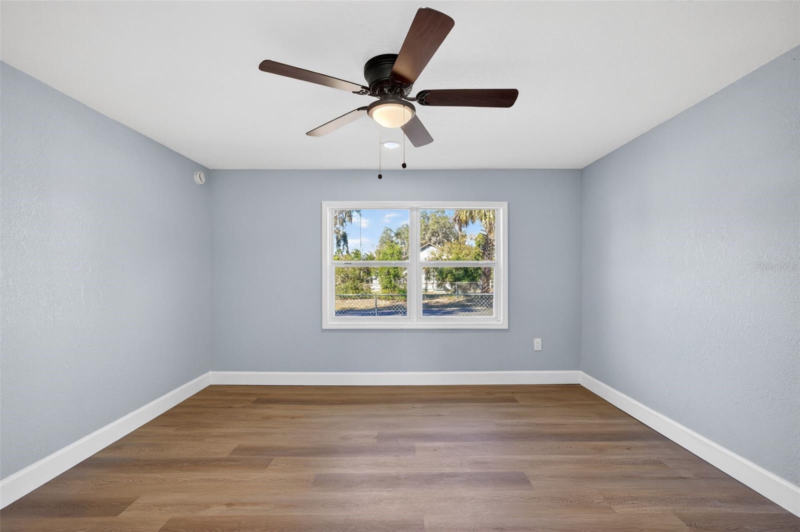 Listing photo id 2 for 806 Whitehurst Road