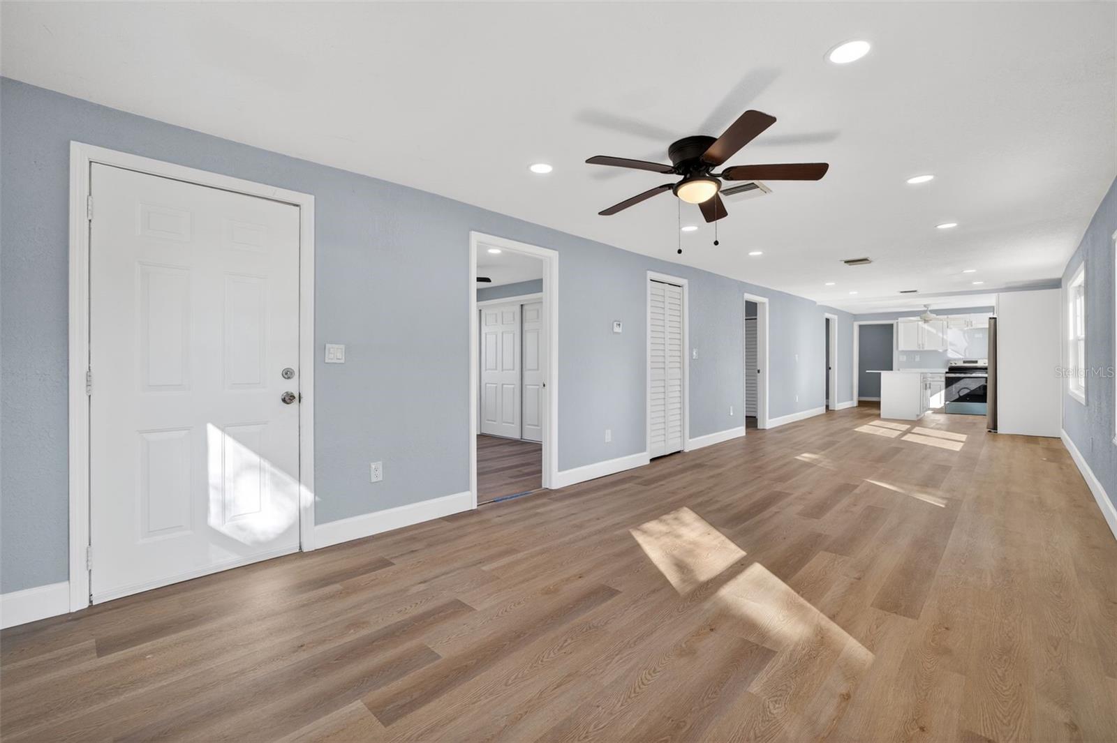 Listing photo id 3 for 806 Whitehurst Road