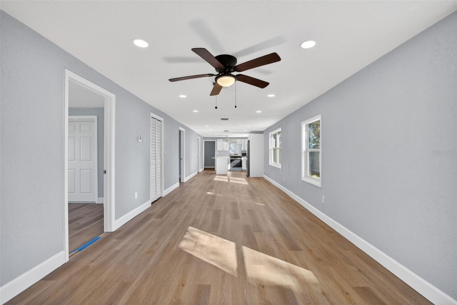 Listing photo id 4 for 806 Whitehurst Road