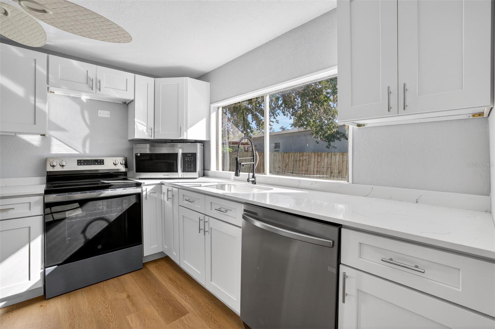 Listing photo id 7 for 806 Whitehurst Road